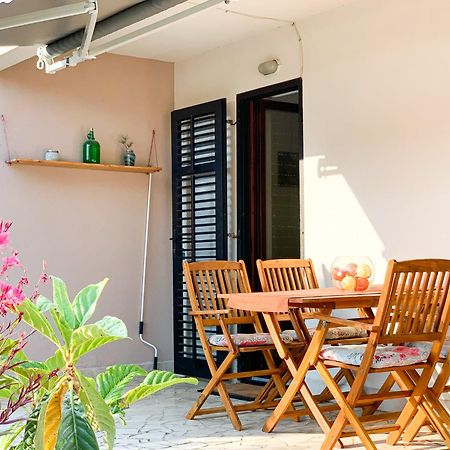 Apartmani Sincic พูลา ภายนอก รูปภาพ