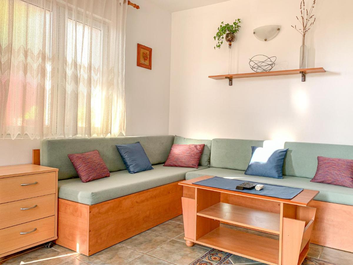 Apartmani Sincic พูลา ภายนอก รูปภาพ