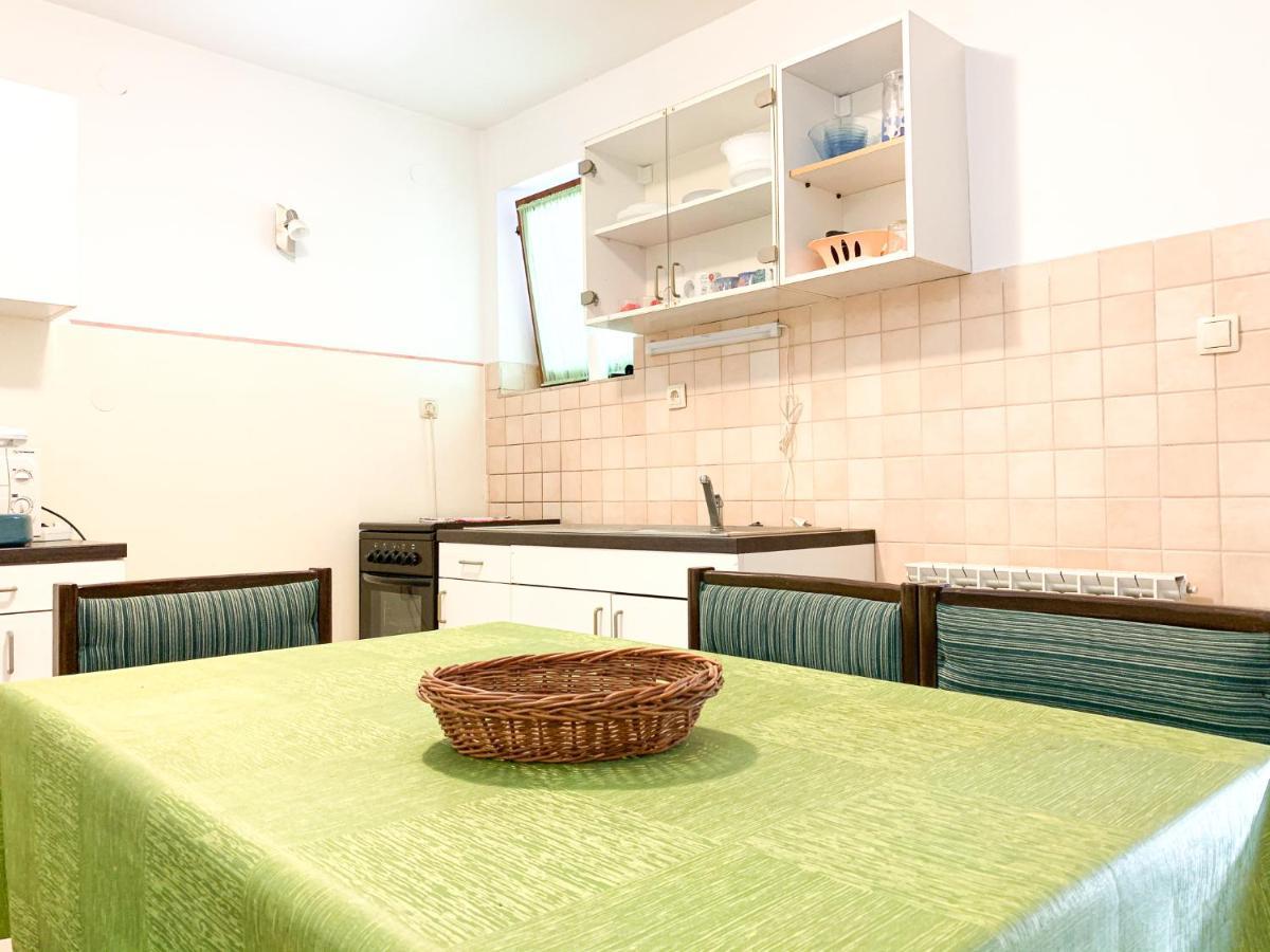Apartmani Sincic พูลา ภายนอก รูปภาพ